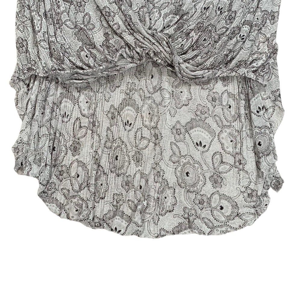 New Romantics Free People White & Black Paisley Frayed Edge Wrap Blouse Size XS - Picture 2 of 5